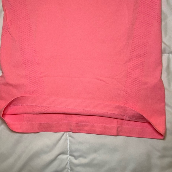 Alo Workout Tee - Picture 6 of 8